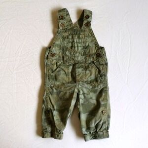 old navy camo cotton twill overalls 6-12 months baby unisex